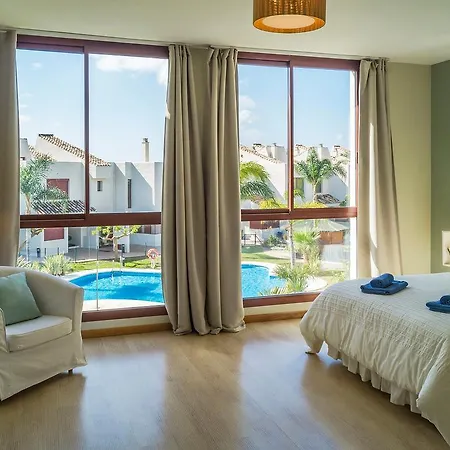 Holiday Riviera Beach בית נופש *