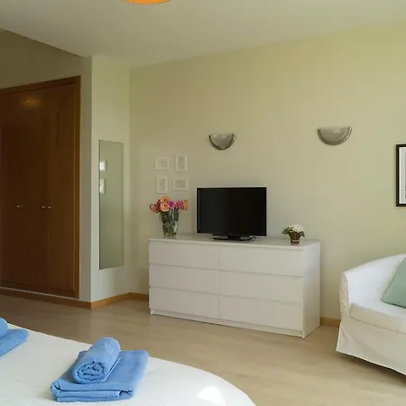 בית נופש Holiday Riviera Beach אסטפונה