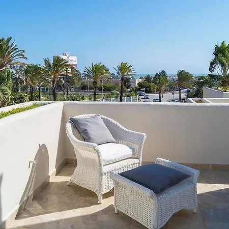 Holiday Riviera Beach בית נופש *